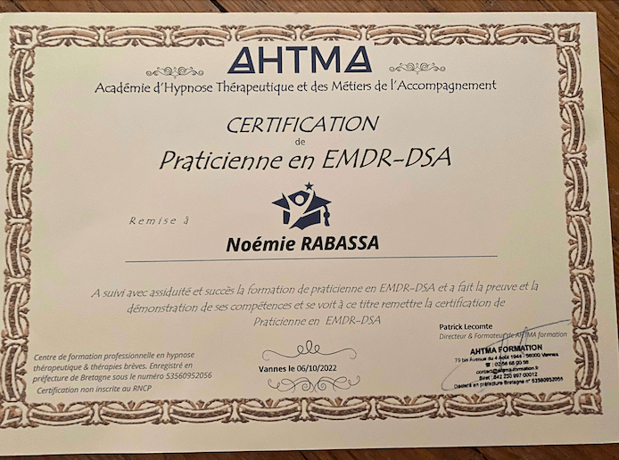 photo de certification en praticienne EMDR-DSA